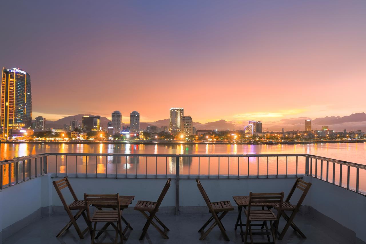 Vitalis Riverside Hotel Da Nang Buitenkant foto