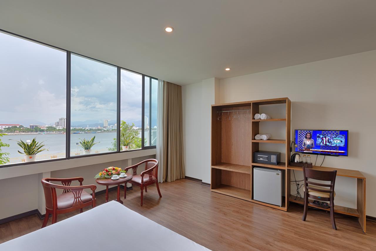 Vitalis Riverside Hotel Da Nang Buitenkant foto