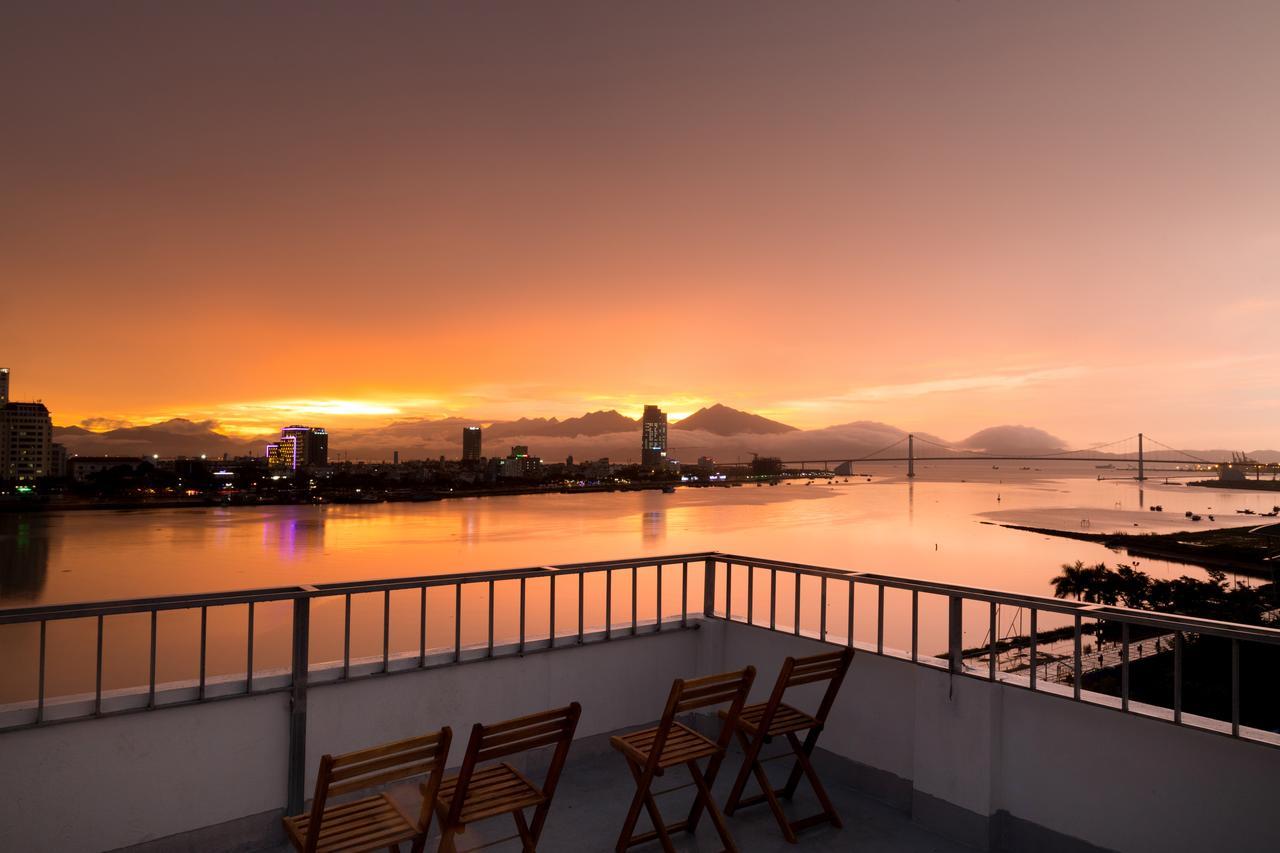 Vitalis Riverside Hotel Da Nang Buitenkant foto